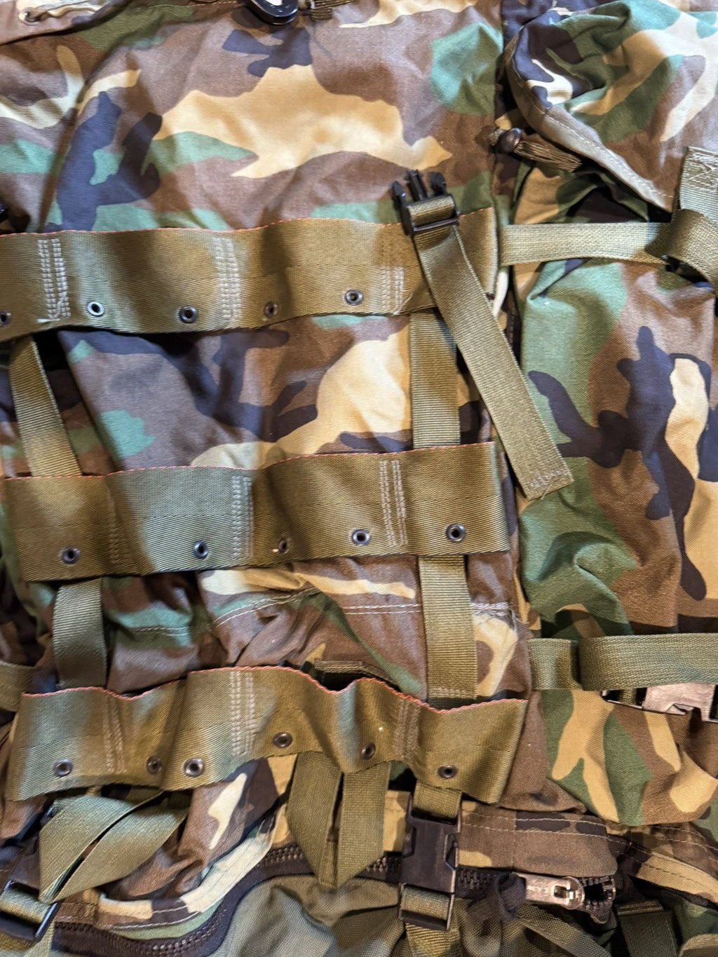USGI Large Field Pack with Internal Frame CFP-90 (Combat Field Pack M-1990)
